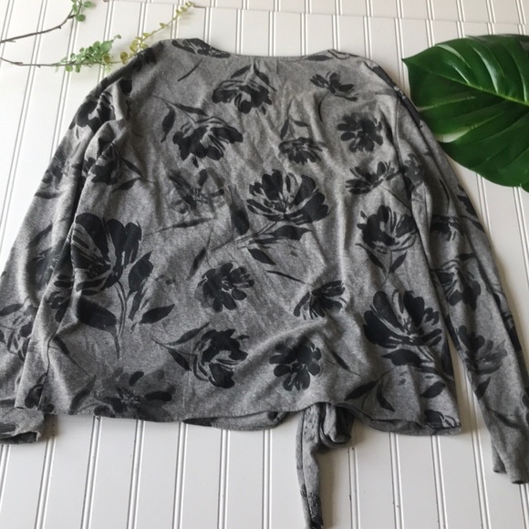 Anthropologie T.la floral grey tie knot top - Picture 8 of 8